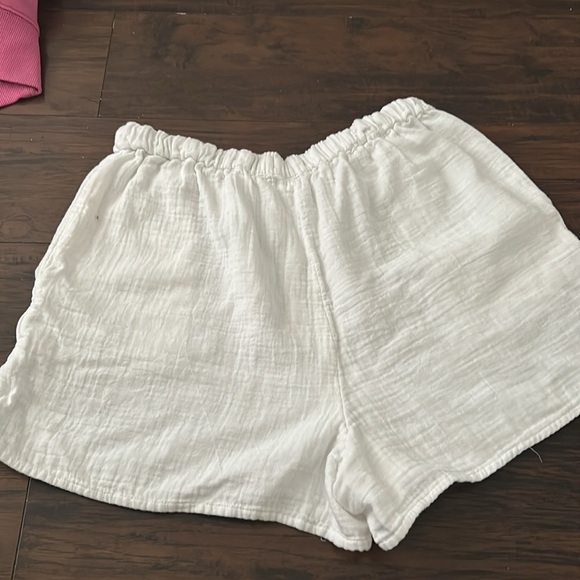 White Linen Shorts - Picture 2 of 3